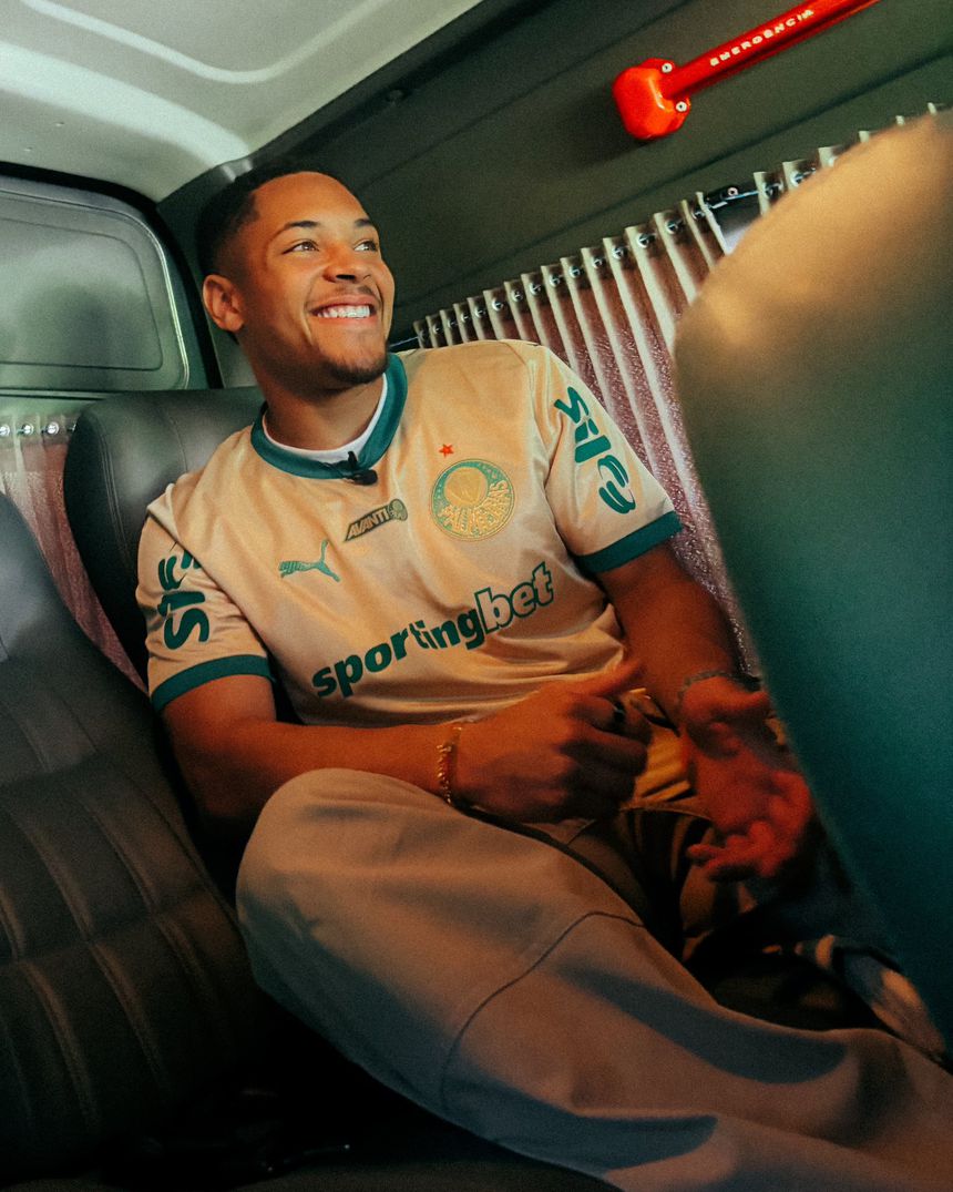 Vítor Roque já no Brasil para representar o Palmeiras (X/Palmeiras)