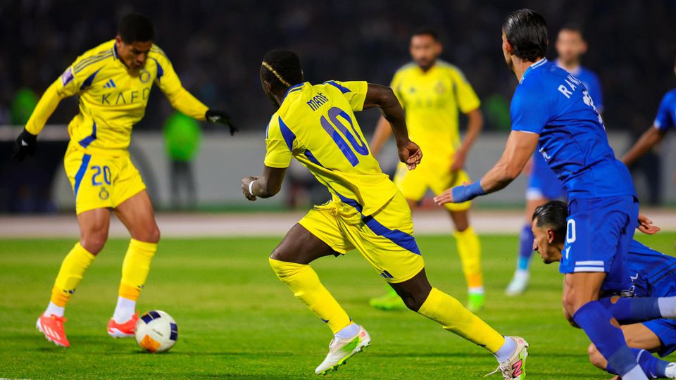 Mané a pedir a bola para inaugurar o marcador no Esteghlal-Al Nassr