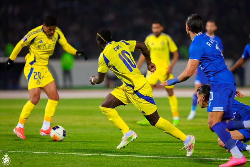 Mané a pedir a bola para inaugurar o marcador no Esteghlal-Al Nassr