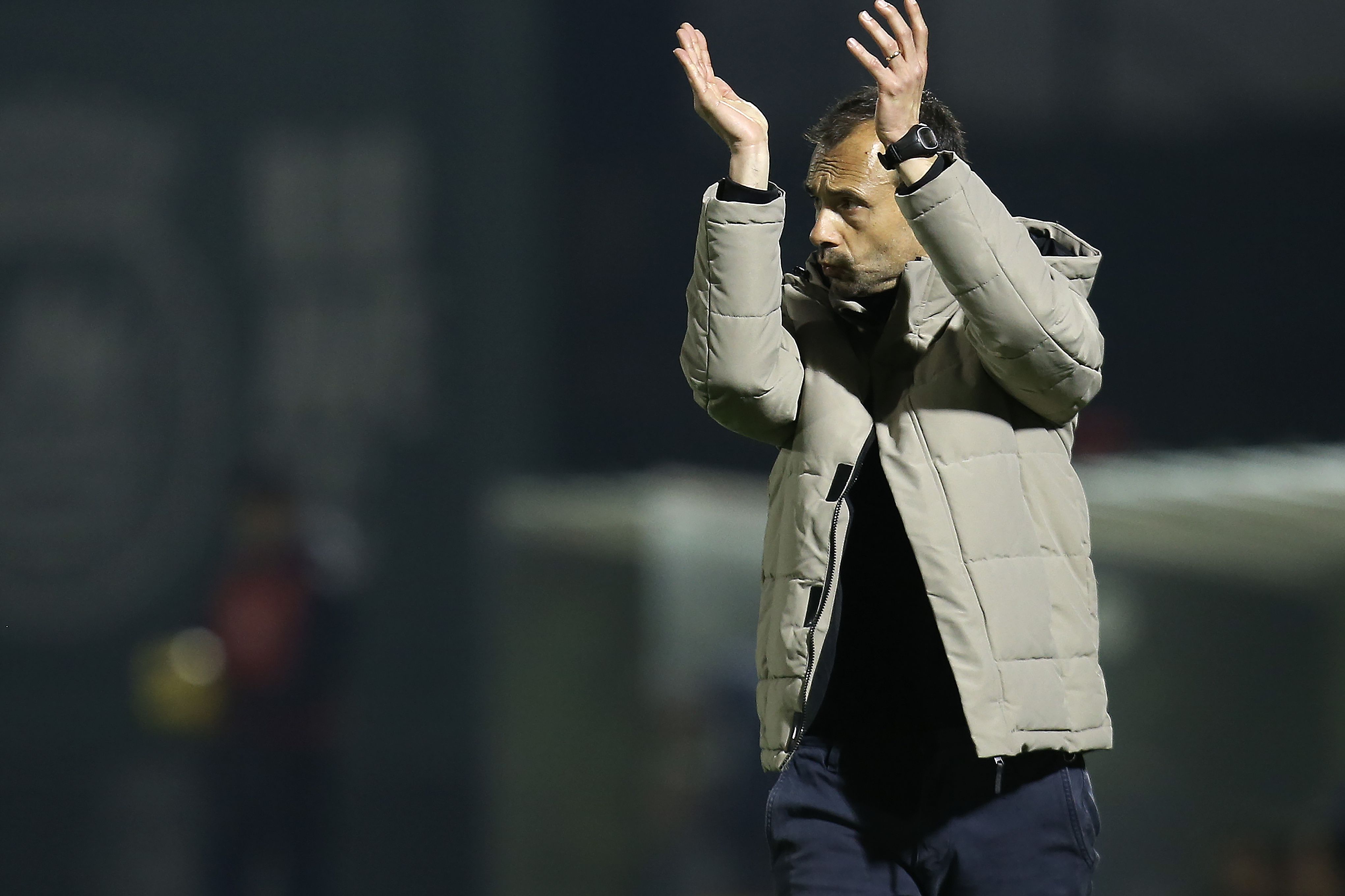 Técnico dos famalicenses tem problemas para resolver tendo em vista o jogo com os arouquenses - Foto: Manuel Fernando Araújo/LUSA