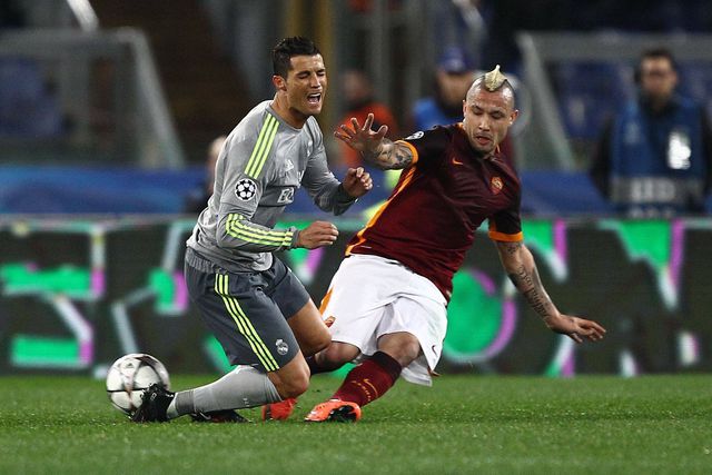 Nainggolan a defrontar Cristiano Ronaldo na Champions num Roma-Real Madrid