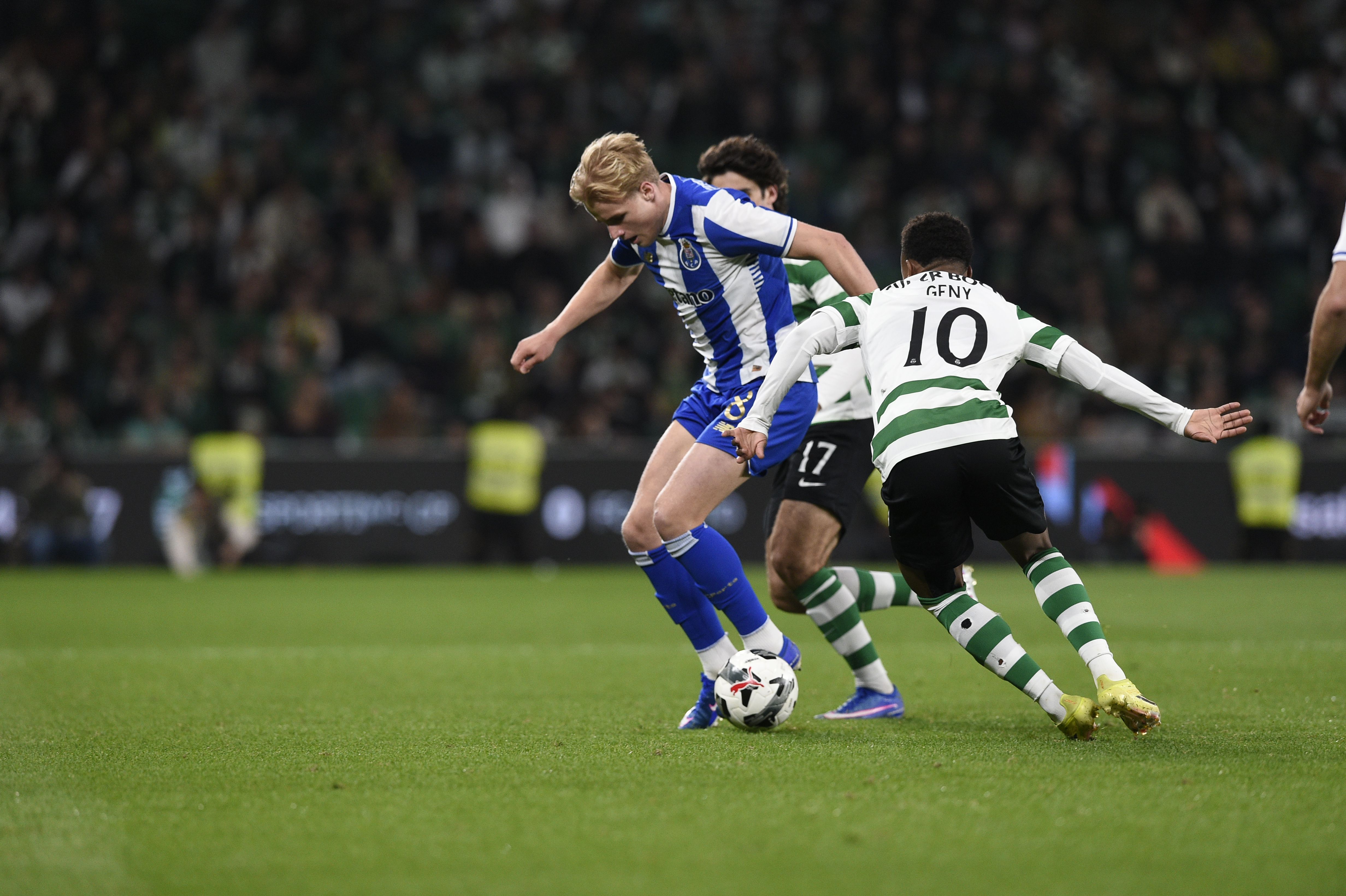 Froholdt foi aposta de Farioli no segundo tempo - Foto: Sérgio Miguel Santos