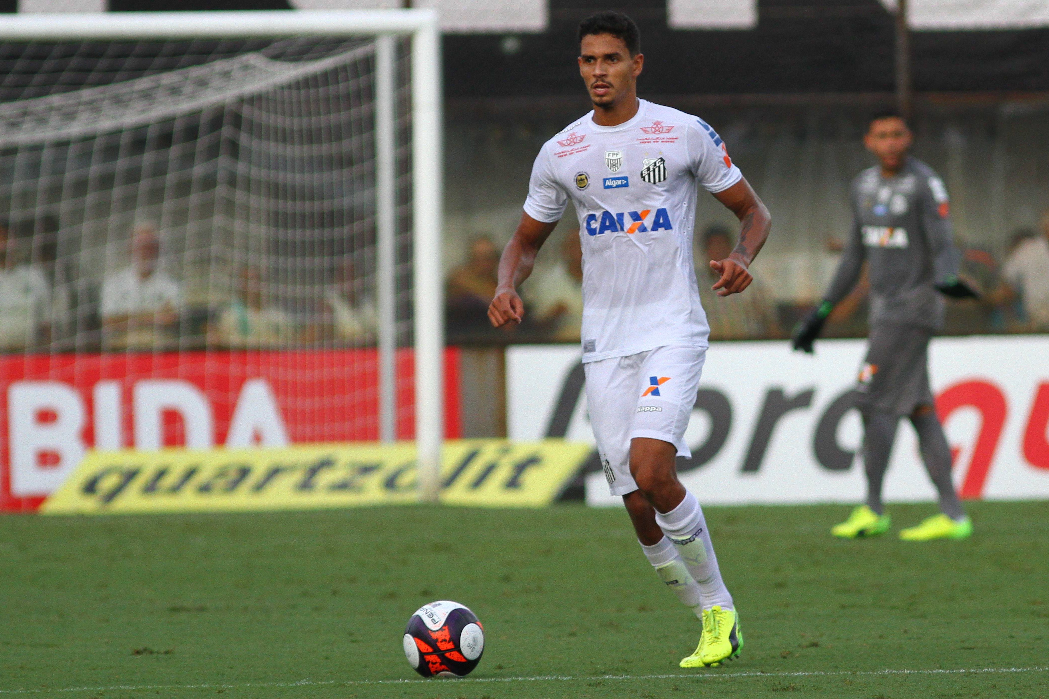 Lucas Veríssimo regressa ao Santos