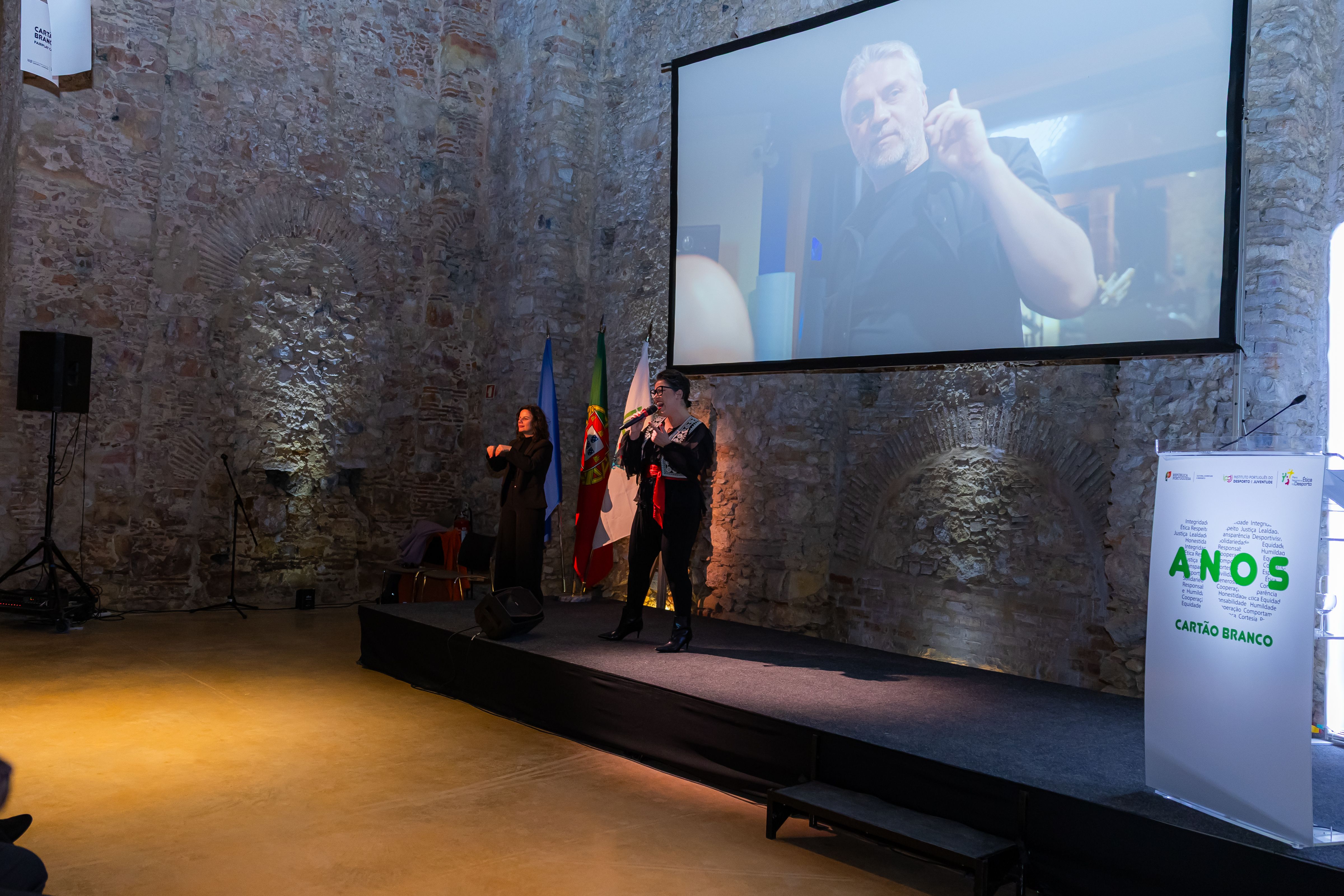 Ana Lains apresentou no Teatro Thalia o novo hino do Cartão Branco. Foto IPDJ