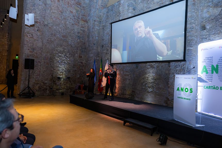 Ana Lains apresentou no Teatro Thalia o novo hino do Cartão Branco. Foto IPDJ