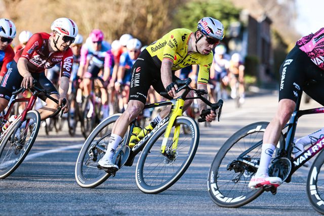 Van Aert suspeita de sabotagem: «Havia muitos cacos de vidro, não pode ter sido por acaso»