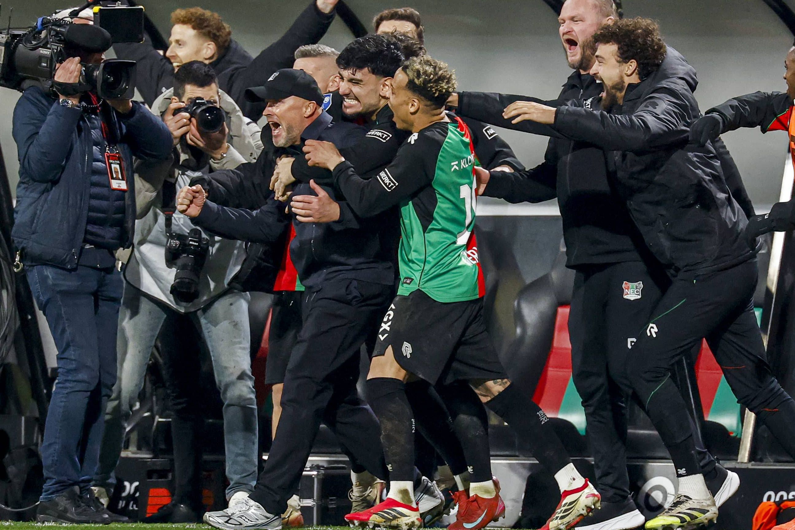 Festejos do NEC após eliminar o PSV