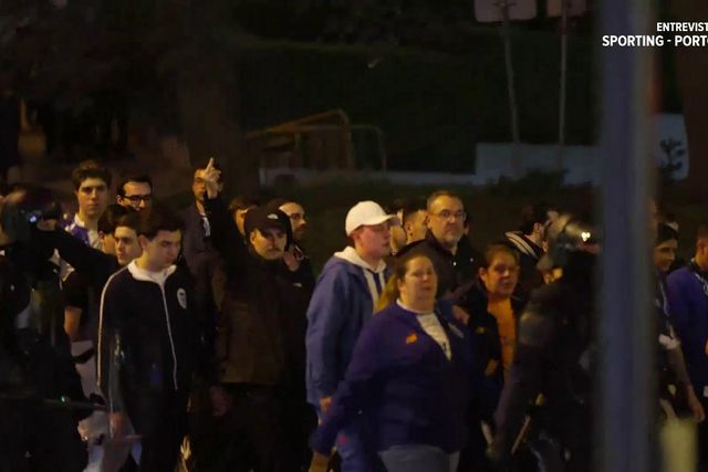 Adepto do FC Porto faz saudação nazi à chegada a Alvalade