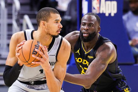Victor Wembanyama (Spurs) e Draymond Green (Warriors)     Fotografia Imago
