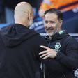 Pep Guardiola a cumprimentar Vítor Pereira num Man. City-Wolves