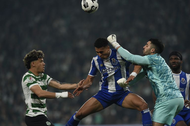 Sporting 1-0 FC Porto (Taça) Falta de Alberto Costa sobre Geny, que já tinha amarelo, aos 45+3’. Cláudio Pereira não admoestou o lateral, mas, segundo Pedro Henriques, tratou-se de «entrada negligente passível de expulsão por acumulação de amarelos.»