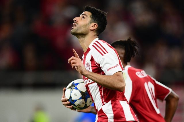 Mehdi Taremi a celebrar um golo pelo Olympiakos na Champions