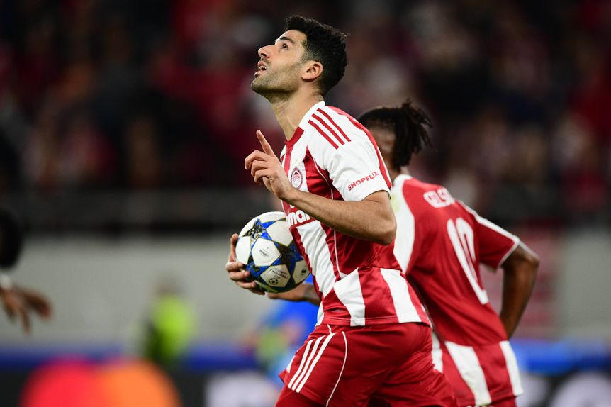 Mehdi Taremi a celebrar um golo pelo Olympiakos na Champions