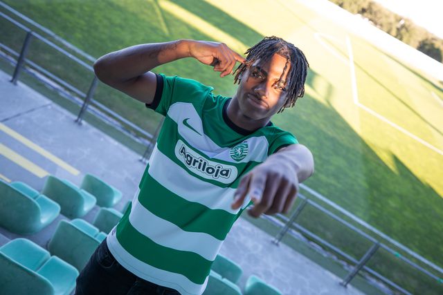 Sporting: lateral-esquerdo assina contrato
