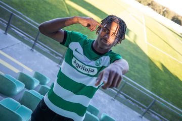 Sporting: lateral-esquerdo assina contrato