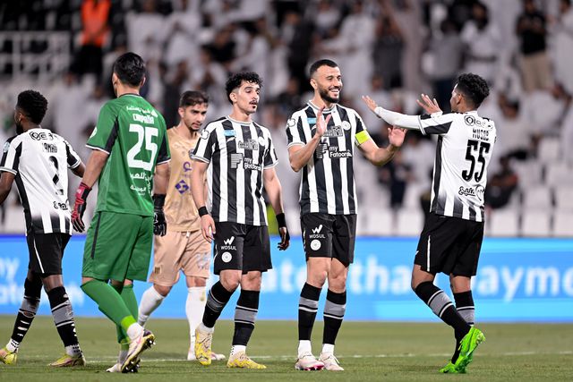 Ajuda adversária dá três pontos ao Al Shabab, de Vítor Pereira