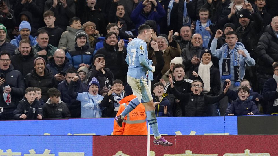 Vídeo: Phil Foden assina o 'hat-trick' com golo sensacional!