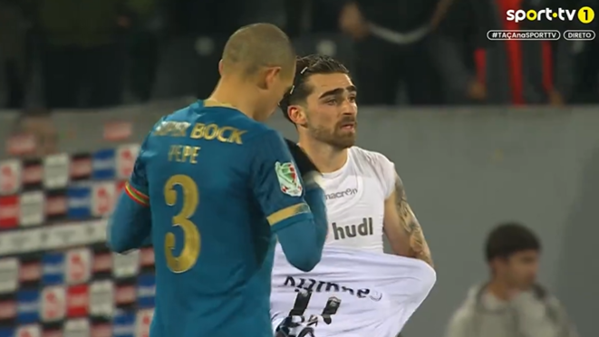 VÍDEO: o momento em que Pepe e Jota Silva trocaram camisolas