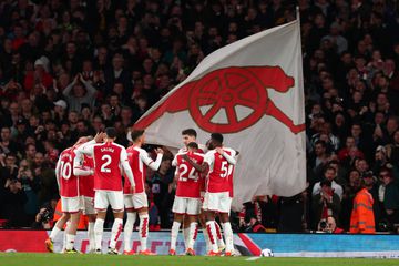Arsenal vence e continua a perseguição ao primeiro lugar