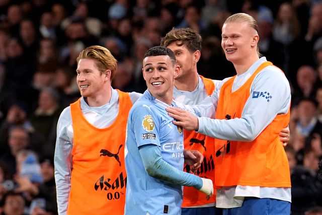 Manchester City goleia, Phil Foden brilha