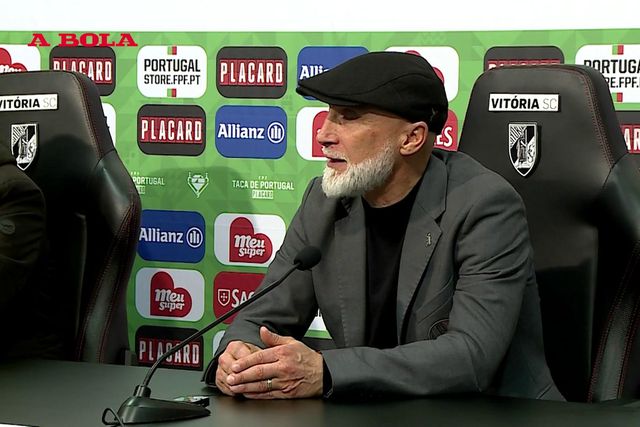 «Sempre que recebiam bola os jogadores levavam com pressão em cima»