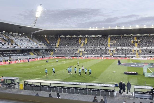 Jogadores do FC Porto já aquecem no D. Afonso Henriques