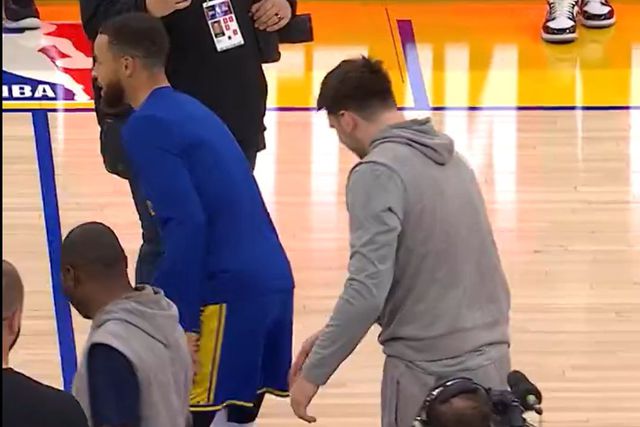 Vídeo: Curry e Doncic em duelo de tiros do meio-campo no aquecimento