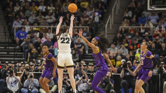 Fenómeno Caitlin Clark faz basquete universitário bater NBA