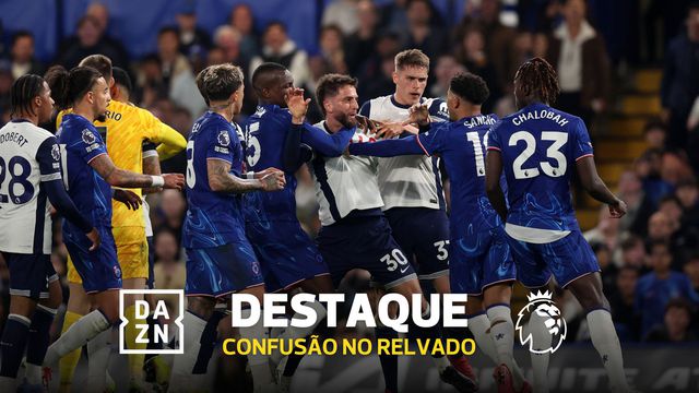 Enorme confusão no relvado em cima do intervalo no Chelsea-Tottenham (vídeo)