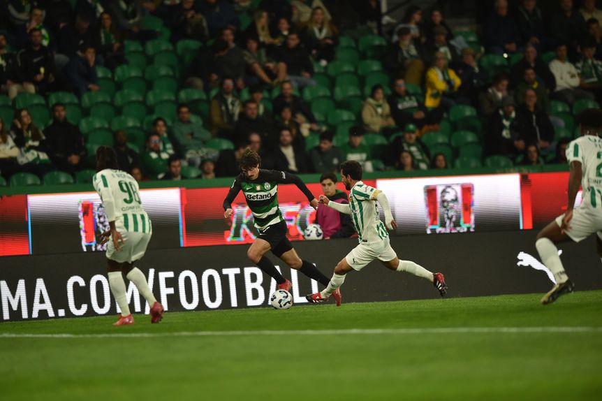 Francisco Trincão em ação frente ao Rio Ave