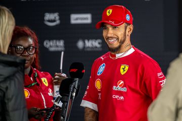 Hamilton e a solução para os problemas com a Ferrari: «Um transplante de cérebro»