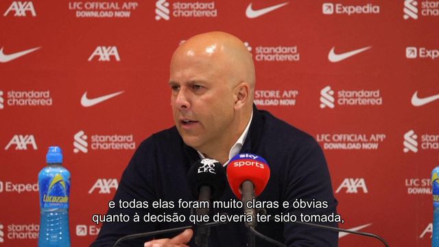 Slot não queria comentar arbitragem, mas afinal tinha coisas a dizer