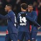 Nuno Mendes, à direita, a celebrar com os companheiros do PSG (IMAGO)