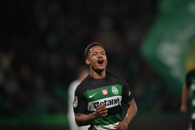 Vídeo: Geny festejou o bis, mas VAR apanhou-o em fora de jogo