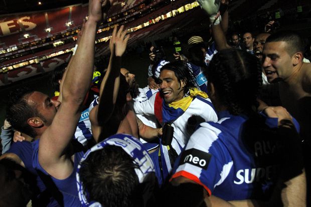 A festa do FC Porto no Estádio da Luz após a conquista do título, com Radamel Falcao em destaque