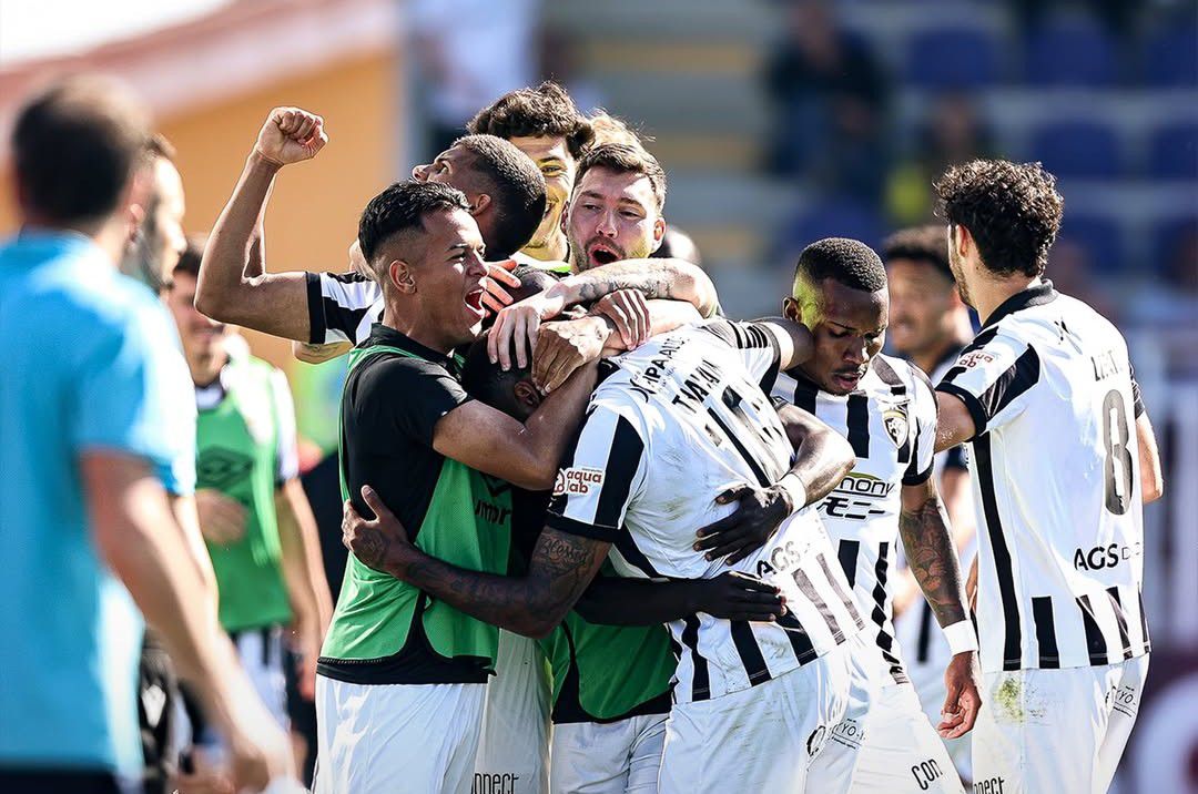 Portimonense (17.º na Liga 2, 30 pontos): dois anos depois de disputarem a Liga, os algarvios estão a dois pontos da zona limpa da tabela e em risco de descer dos campeonatos 25 anos depois