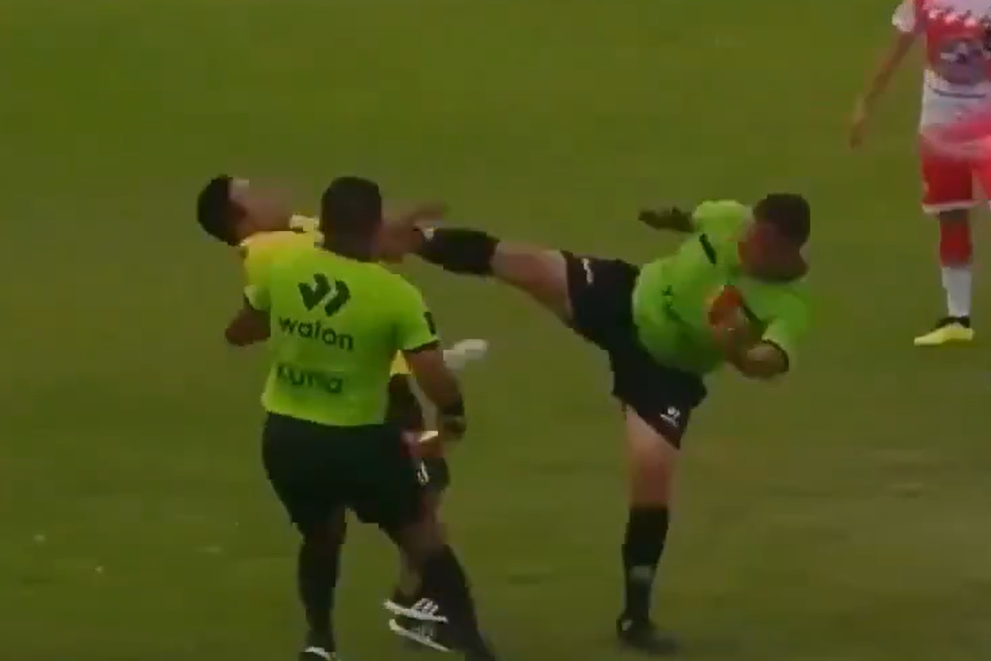 Golpe de karaté de árbitro peruano