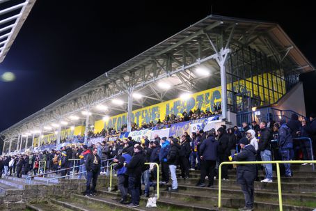 Tradição debaixo de fogo: federação exige demolição de bancada histórica em Leipzig