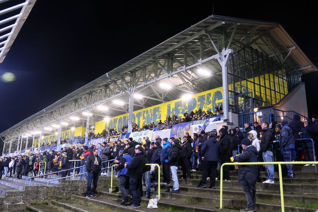 Tradição debaixo de fogo: federação exige demolição de bancada histórica em Leipzig