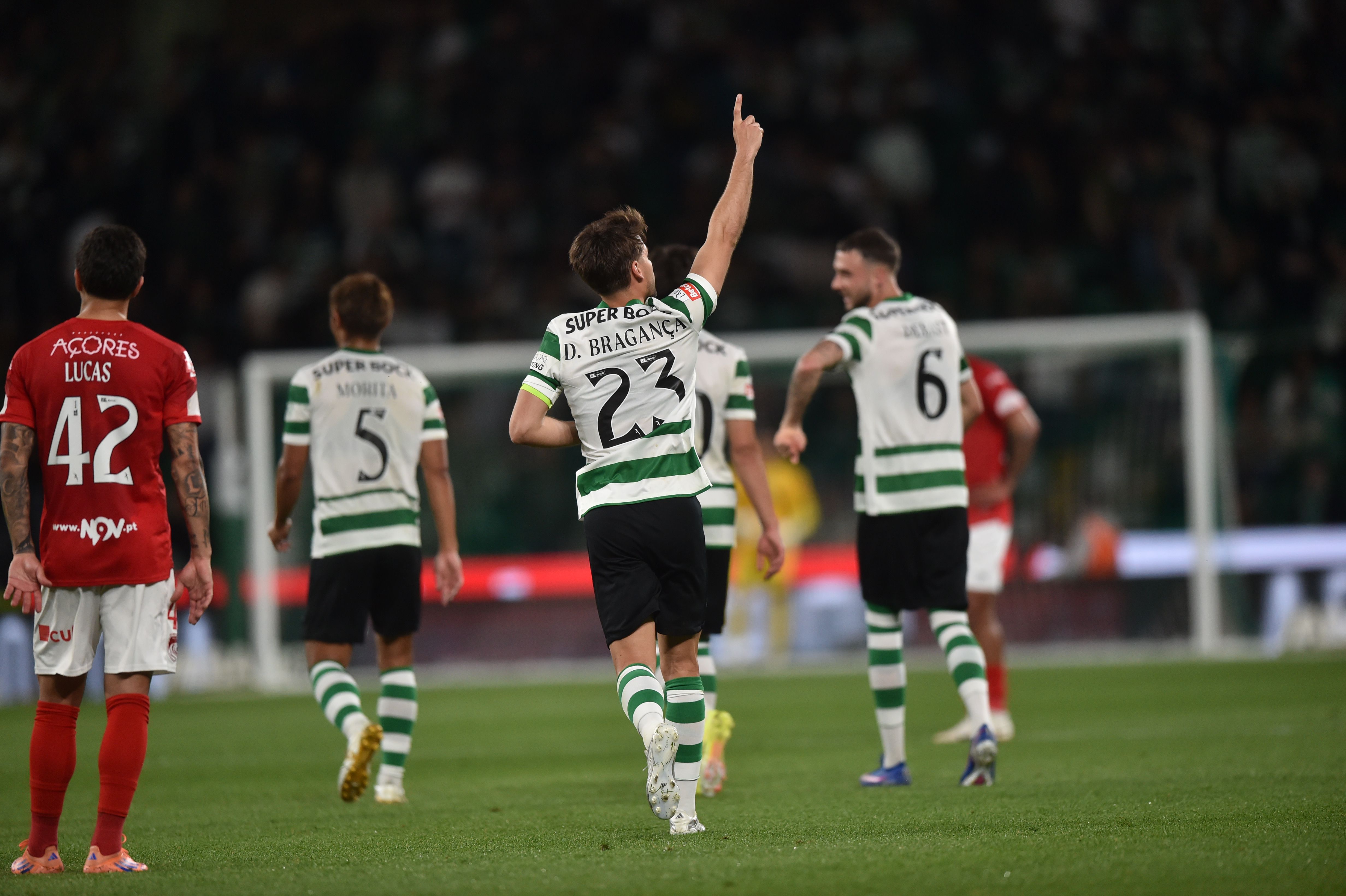 Os festejos de Daniel Bragança - Foto: Miguel Nunes