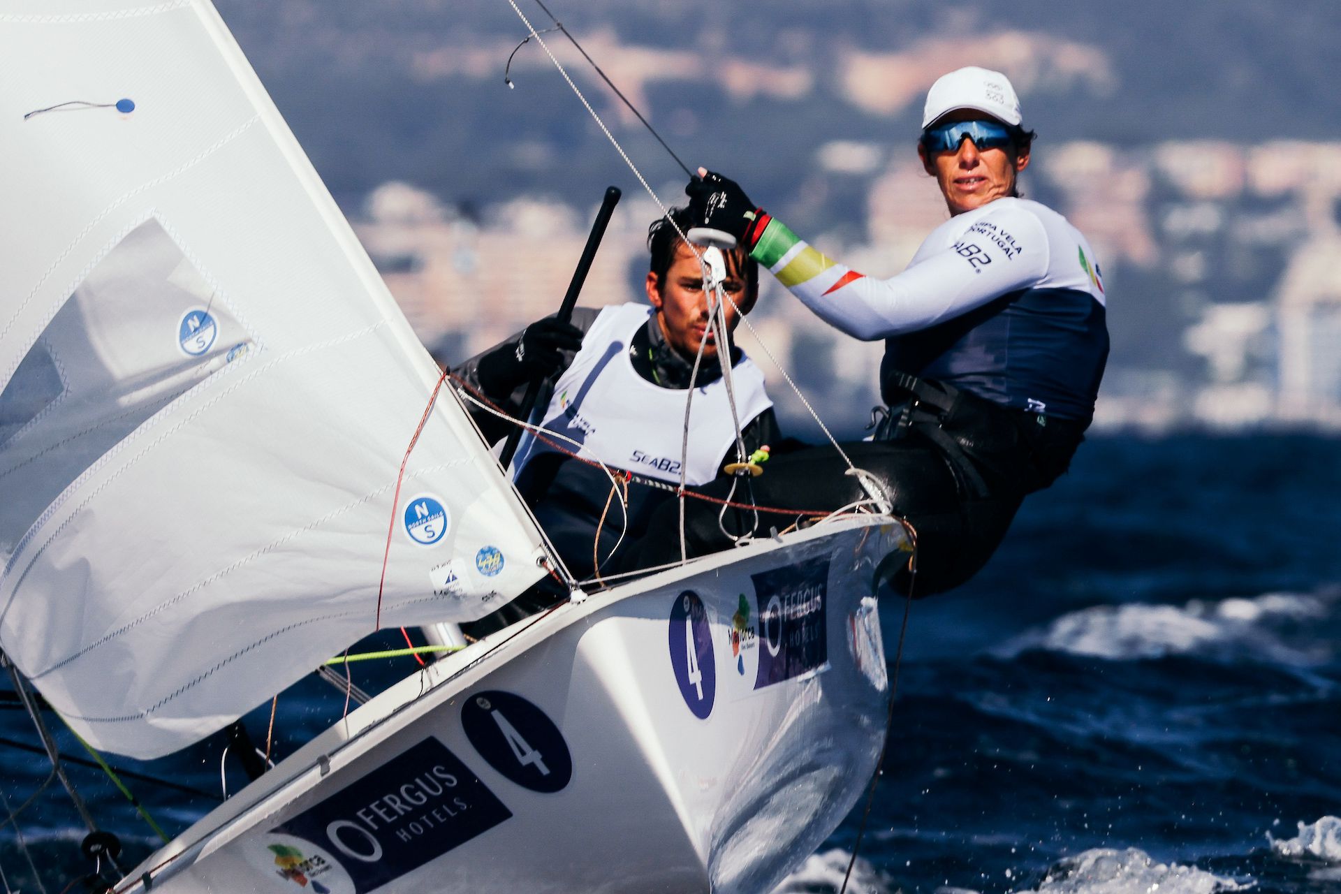 Os portugueses Diogo Costa e Carolina João qualificaram-se para as regatas decisivas. Foto: Trofeo Princesa Sofía