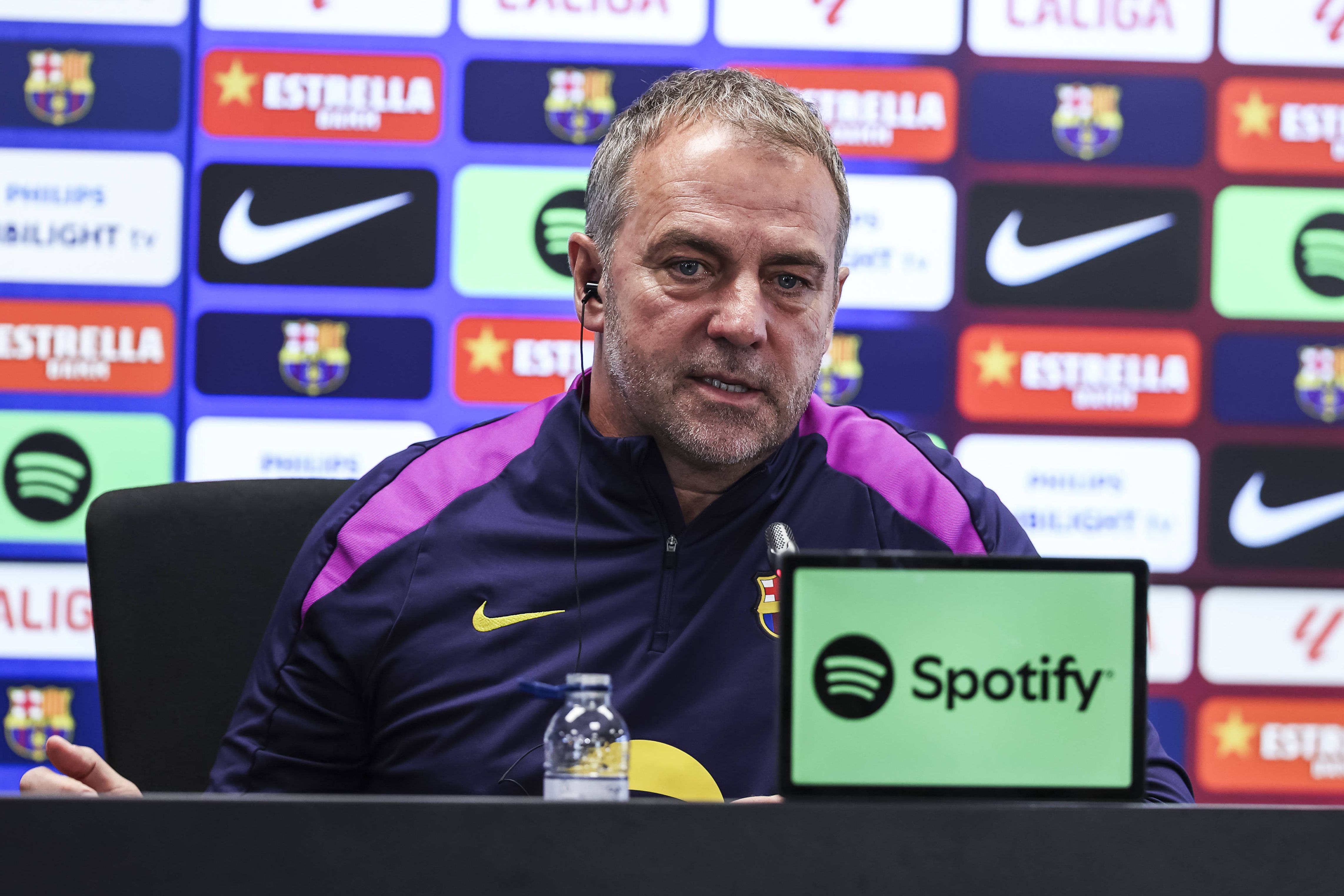 Flick, treinador do Barcelona, em conferência de imprensa