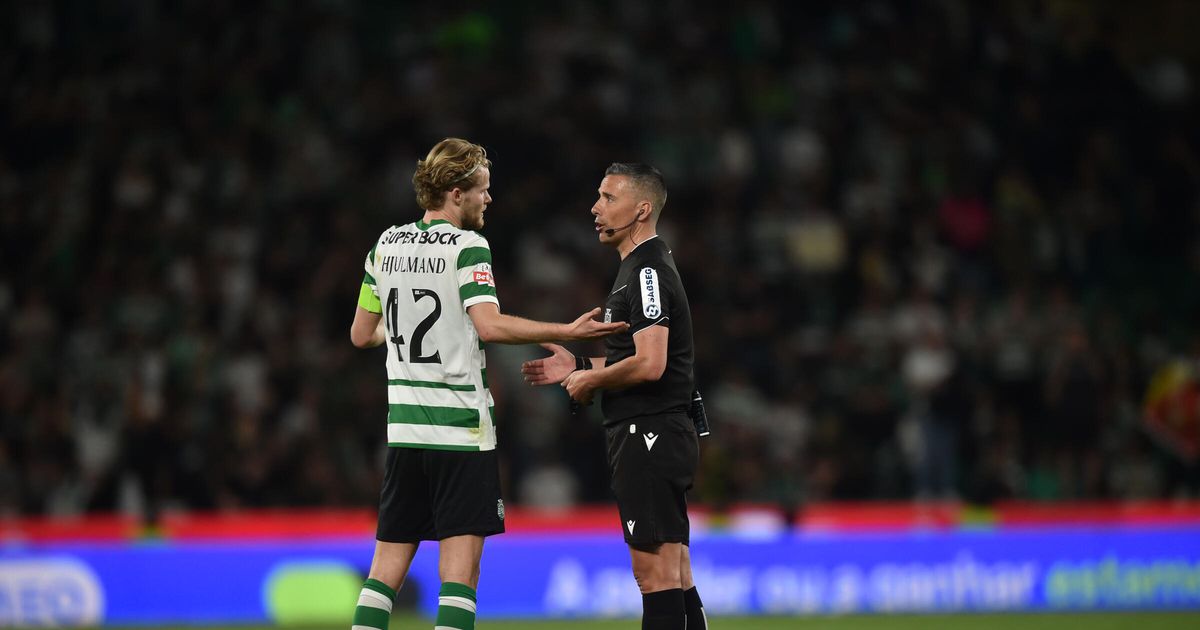 Benfica reage à arbitragem do Sporting-Santa Clara: «Já nem há vergonha!»