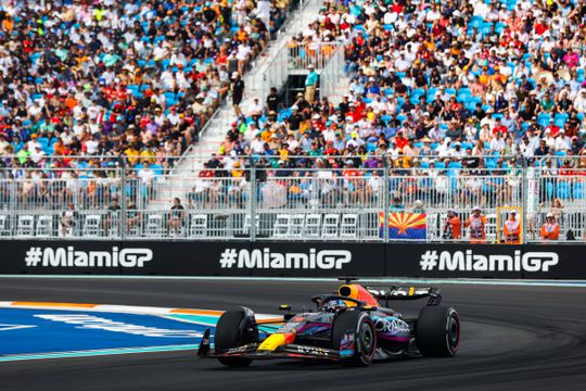 GP de Miami: Verstappen lidera treinos livres marcados por peão de Leclerc