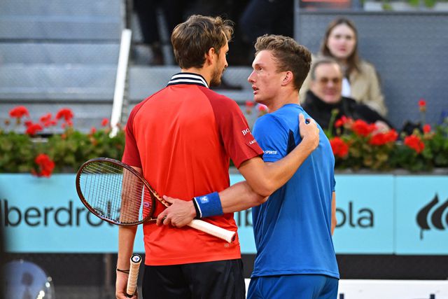 Medvedev retira-se do Open de Madrid e Lehecka avança para a meia-final