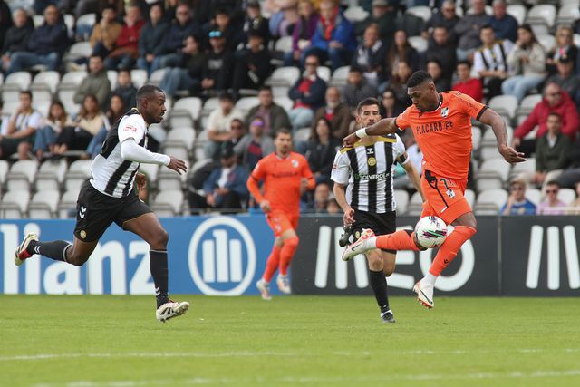 Vimaranenses estão em vantagem no reduto dos madeirenses (Foto: Homem de Gouveia/LUSA)