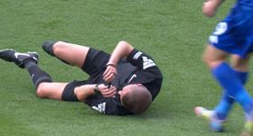 Insólito (vídeo): o árbitro lesionou-se e Vardy fez isto 