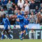 Leicester vence pela primeira vez desde janeiro em jogo acidentado