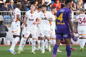 Galatasaray não vacila e goleia Sivasspor