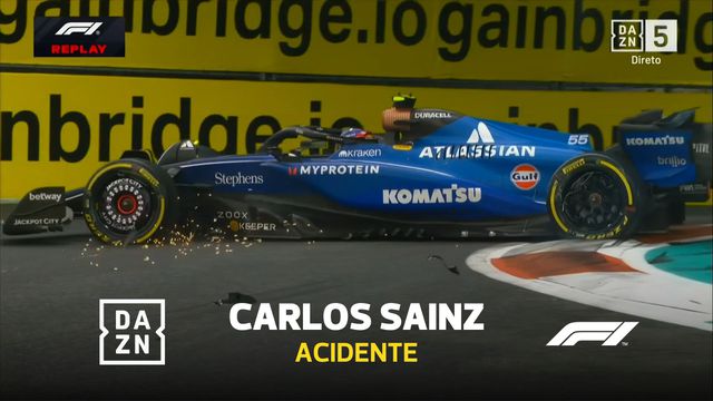 Carlos Sainz chegou só com três rodas às boxes
